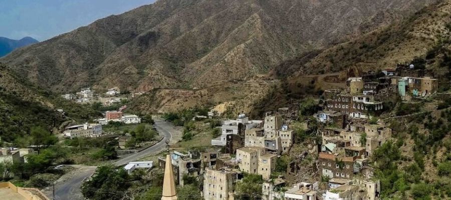 Erkunden Sie das Dorf Rijal Alma